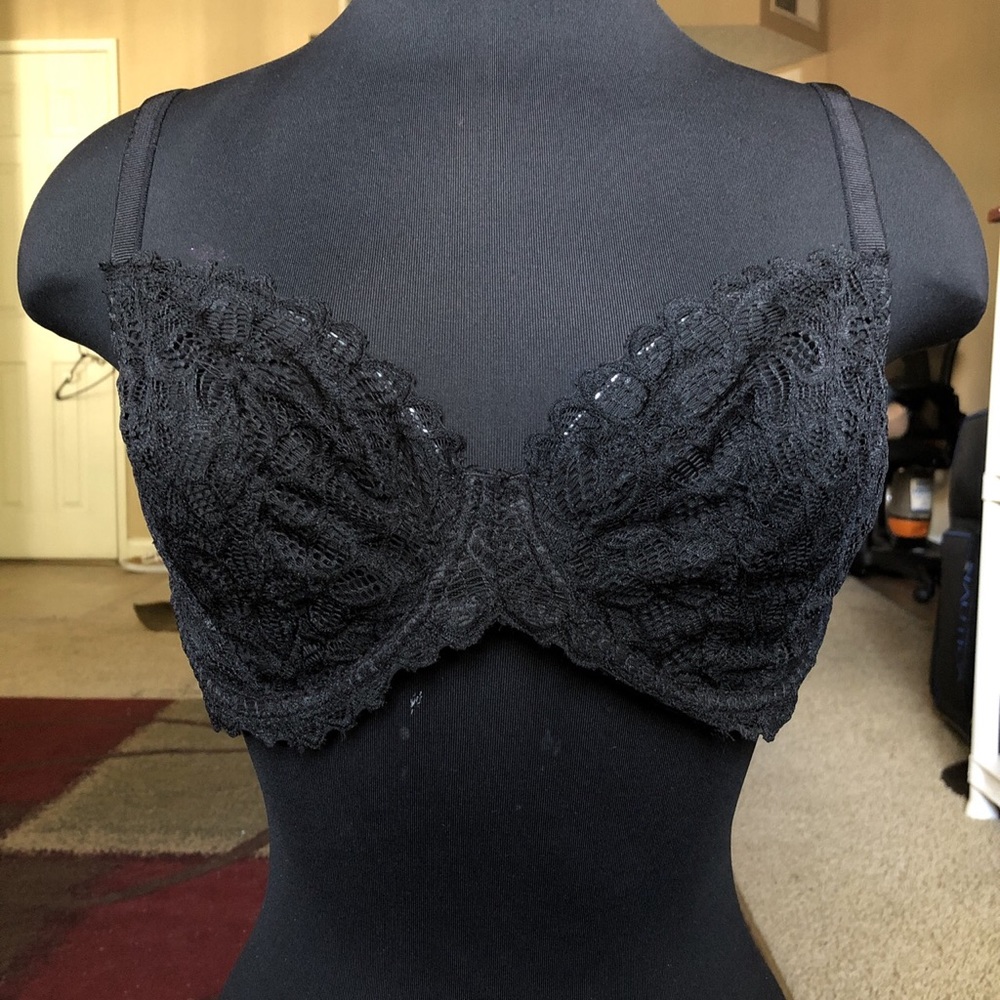 PINK VICTORIA’S SECRET BLACK LACE BRA
